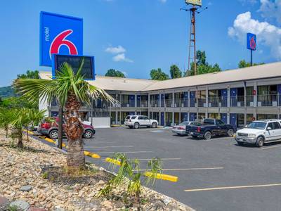 Motel 6 Dalton
