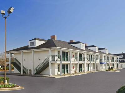 Baymont Inn & Suites Warner Robins 