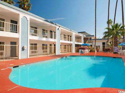 Travelodge Bakersfield