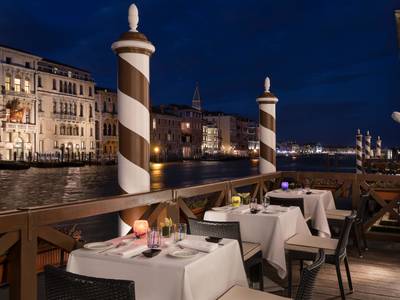 SINA Centurion Palace