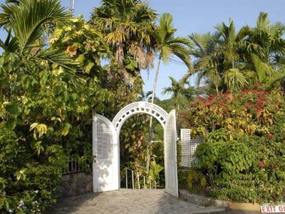 Shaw Park Beach Hotel & Spa