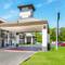 Econo Lodge Inn & Suites East