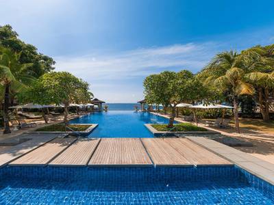 Crimson Resort & Spa