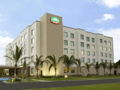 Courtyard Panama at Metromall Mall