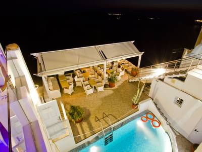 Pearl on the Cliff Hotel & Suites