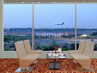 Taurus Sarovar Portico