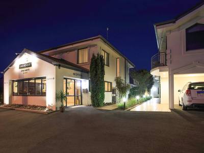 De Lorenzos Studio Apartments