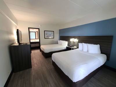 Royal Clipper Inn & Suites