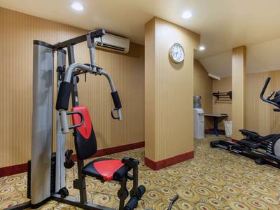 Gateway Hotel & Suites, an Ascend Hotel Collection Member