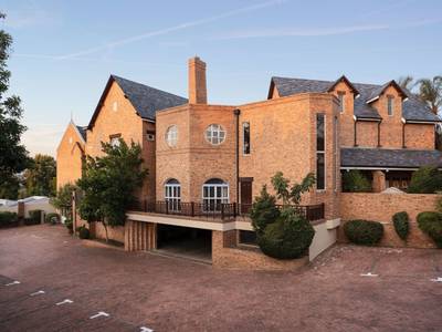 Faircity Quatermain Hotel