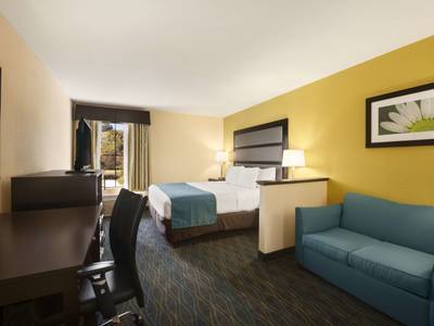 Days Inn & Suites Commerce