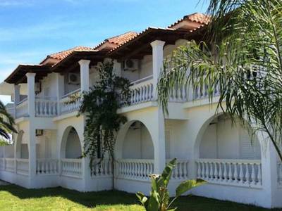 Mariana Hotel & Studios