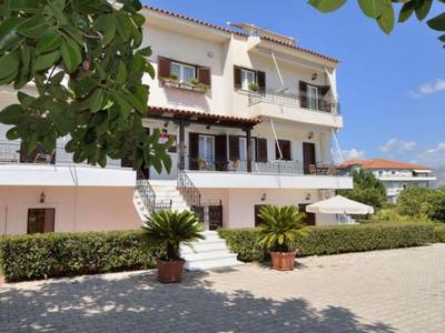 Bella Vista Apartments