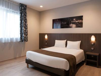 Hotel The Originals Calais Channel Tunnel L'Haut' Aile