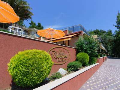 Rahoni Cronwell Park Hotel