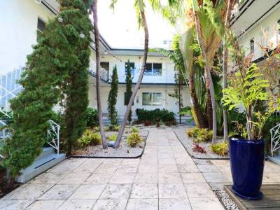 Beachside Apartment Hotel