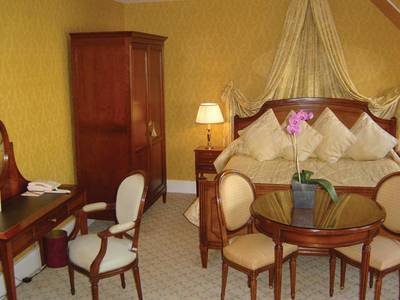 Champs Elysees Plaza