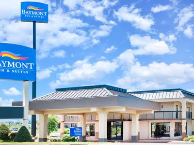 Baymont Inn & Suites Clarksville Northeast