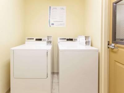 Days Inn & Suites Tucker/Northlake