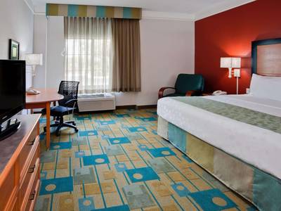 La Quinta Inn and Suites Tampa USF-Near Busch Gardens