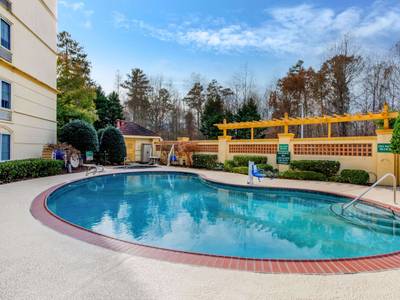 La Quinta Inn & Suites Raleigh Crabtree