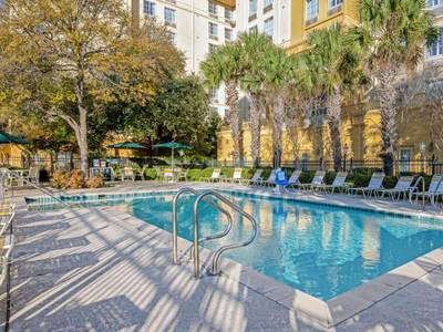 La Quinta Inn & Suites San Antonio Airport