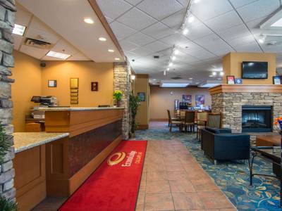 Econo Lodge Inn & Suites University