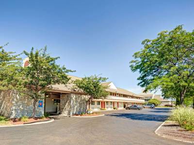 Days Inn & Suites Monroe