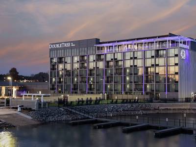 Clarion Resort On the Lake