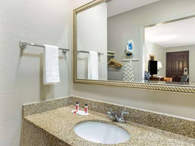 Super 8 Kansas City Airport