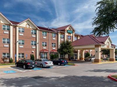 Quality Suites Addison-Dallas