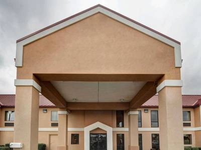 Quality Inn & Suites Pine Bluff
