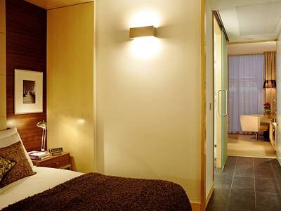 Park Plaza County Hall