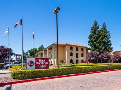 Best Western Plus Heritage Inn