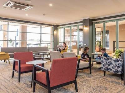 Burnett Riverside Hotel