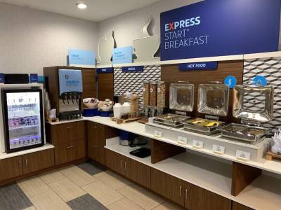Holiday Inn Express & Suites Evansville North