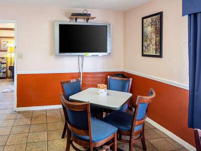 Rodeway Inn at Nevada State Capitol