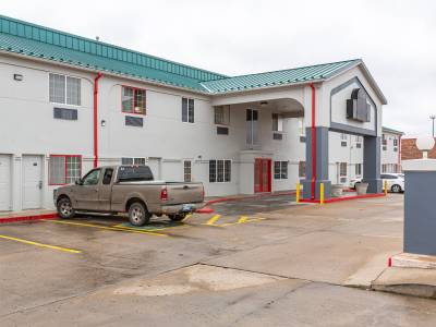 Days Inn & Suites Tulsa Airport