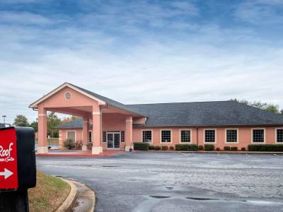 Econo Lodge Inn & Suites