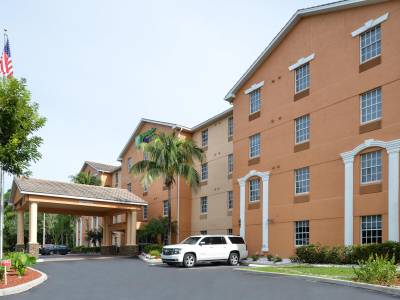 Holiday Inn Express Hotel & Suites Bonita Springs