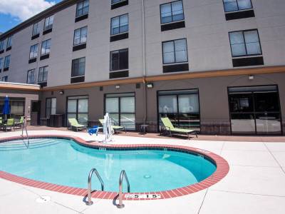 Holiday Inn Express & Suites Charlotte Concord I-85