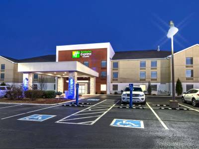 Holiday Inn Express Hotel & Suites Crossville