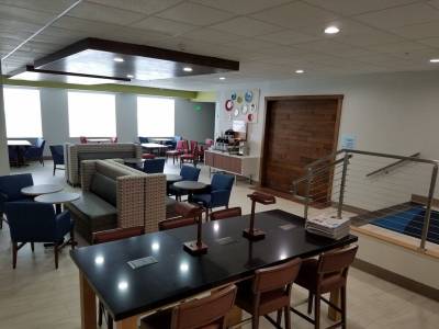 Holiday Inn Express & Suites Everett