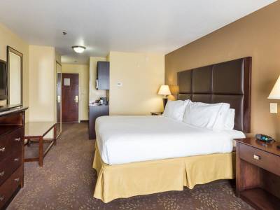 Holiday Inn Express Hotel & Suites Hinesville East - Fort Stewart