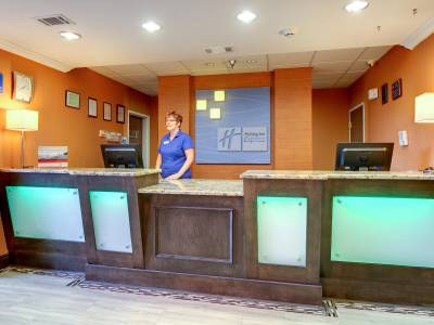 Holiday Inn Express & Suites Live oak