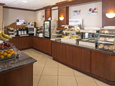 Holiday Inn Express & Suites Manchester Airport