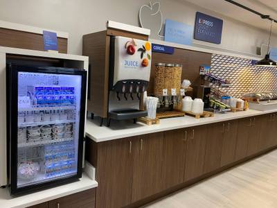 Holiday Inn Express & Suites Plymouth