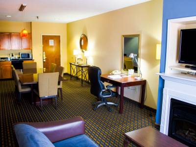 Holiday Inn Express & Suites Sanford