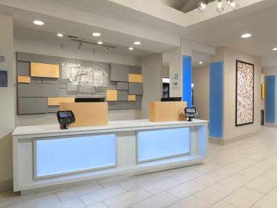 Holiday Inn Express Hotel & Suites Camden