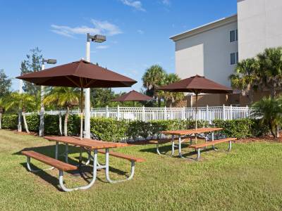 Holiday Inn Express & Suites Fort Pierce West